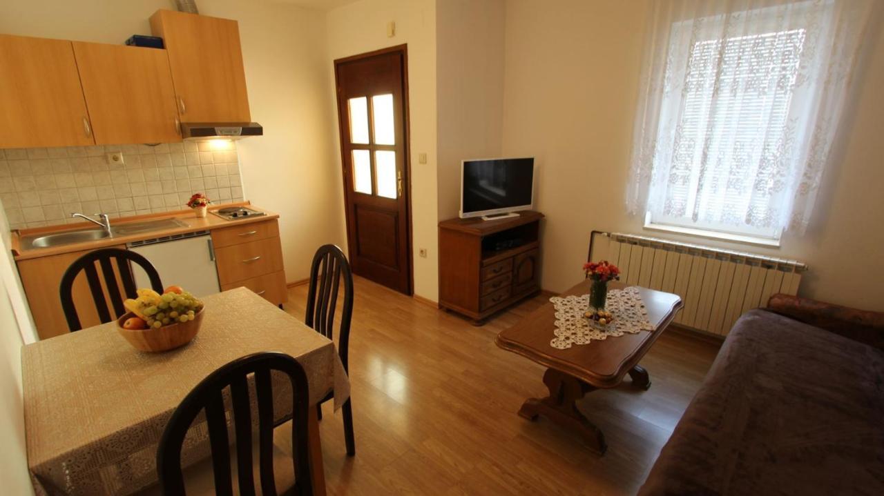 Apartments Grzetic Malinska Eksteriør bilde