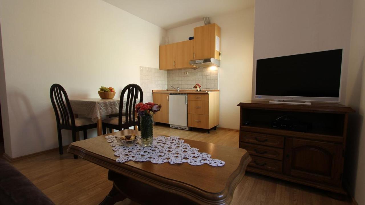 Apartments Grzetic Malinska Eksteriør bilde
